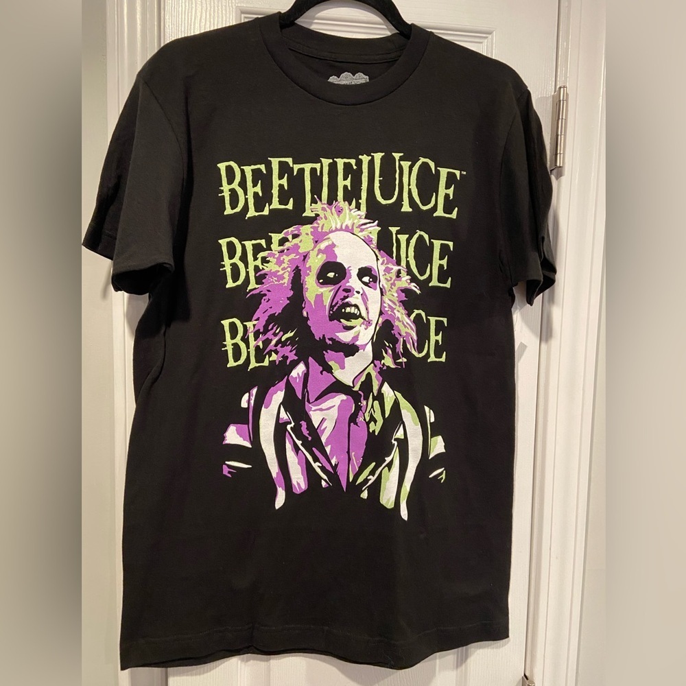 NWT Beetlejuice Size M Black Cotton Crew Neck Tee Shirt Graphic Logo Keaton